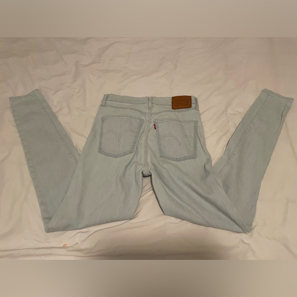MILE HIGH SUPER SKINNY LEVIS SIZE 26